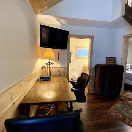 Forest View Cabin 웨스트 엘로스톤 외부 사진