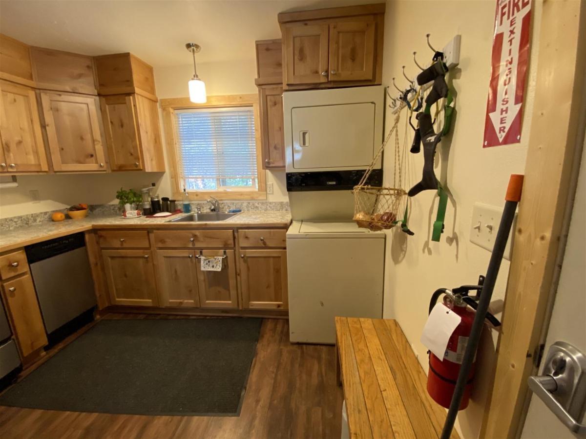 Forest View Cabin 웨스트 엘로스톤 외부 사진
