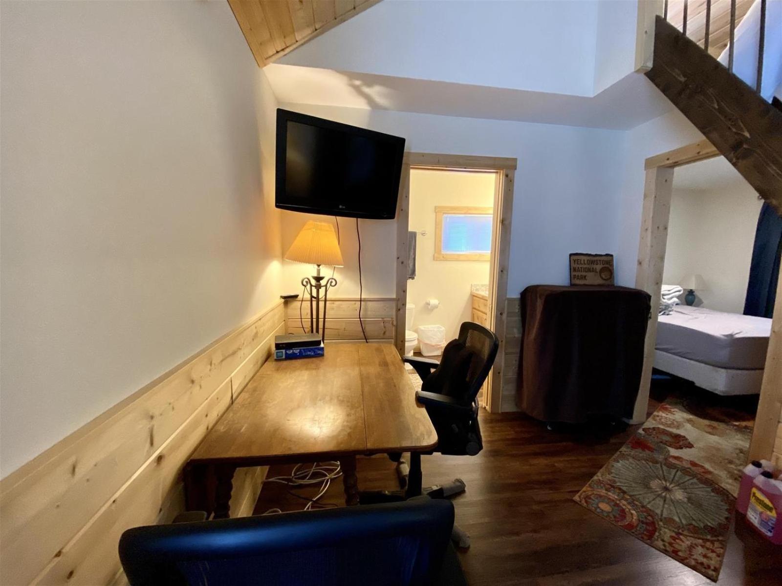 Forest View Cabin 웨스트 엘로스톤 외부 사진