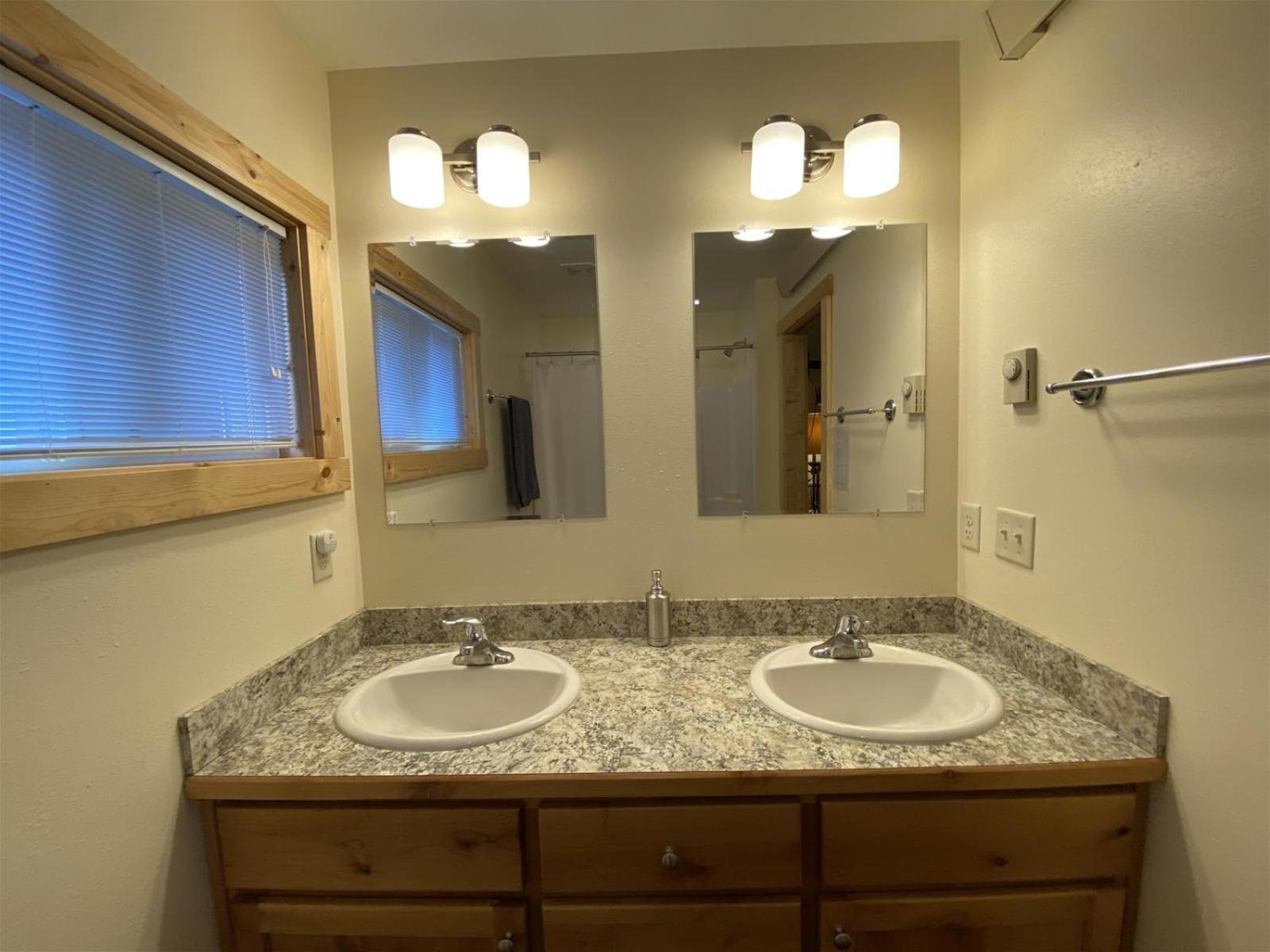 Forest View Cabin 웨스트 엘로스톤 외부 사진